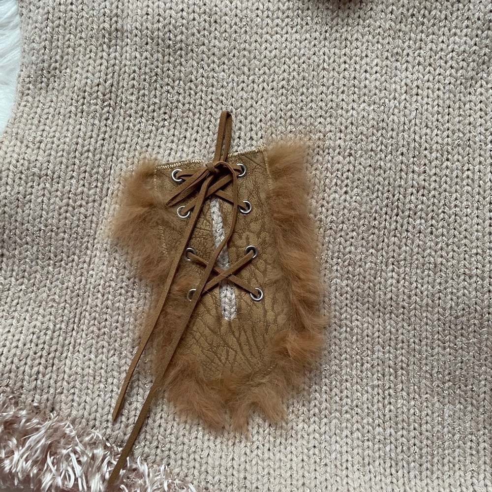 Pretty sweater - Picture 2 of 3